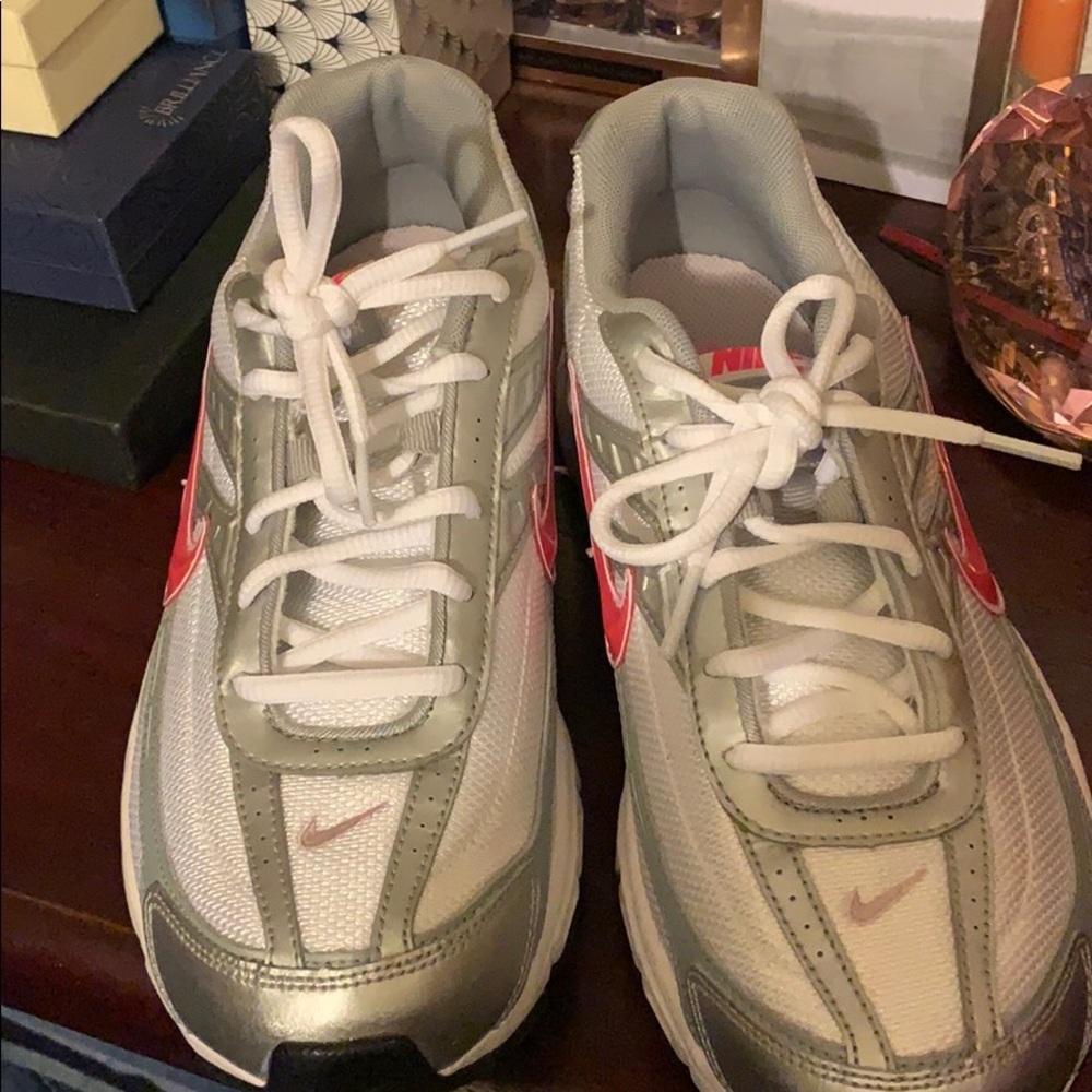 Nike running shoes, NWOT, sz 8 1/2